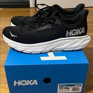 Hoka women’s Arahi 7 Black and White Athletic Shoes